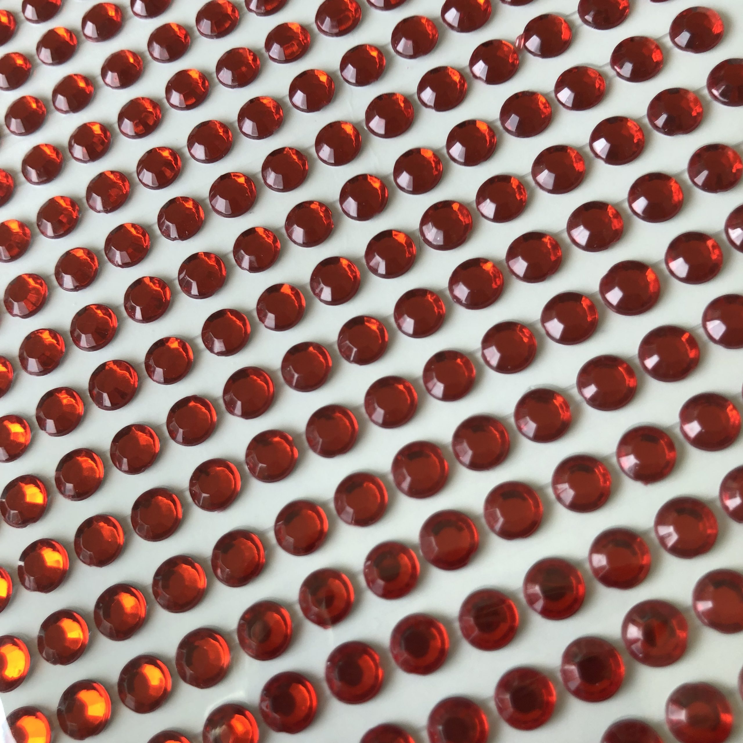 OJOS DIAMANTE ROJO 5mm - 50und