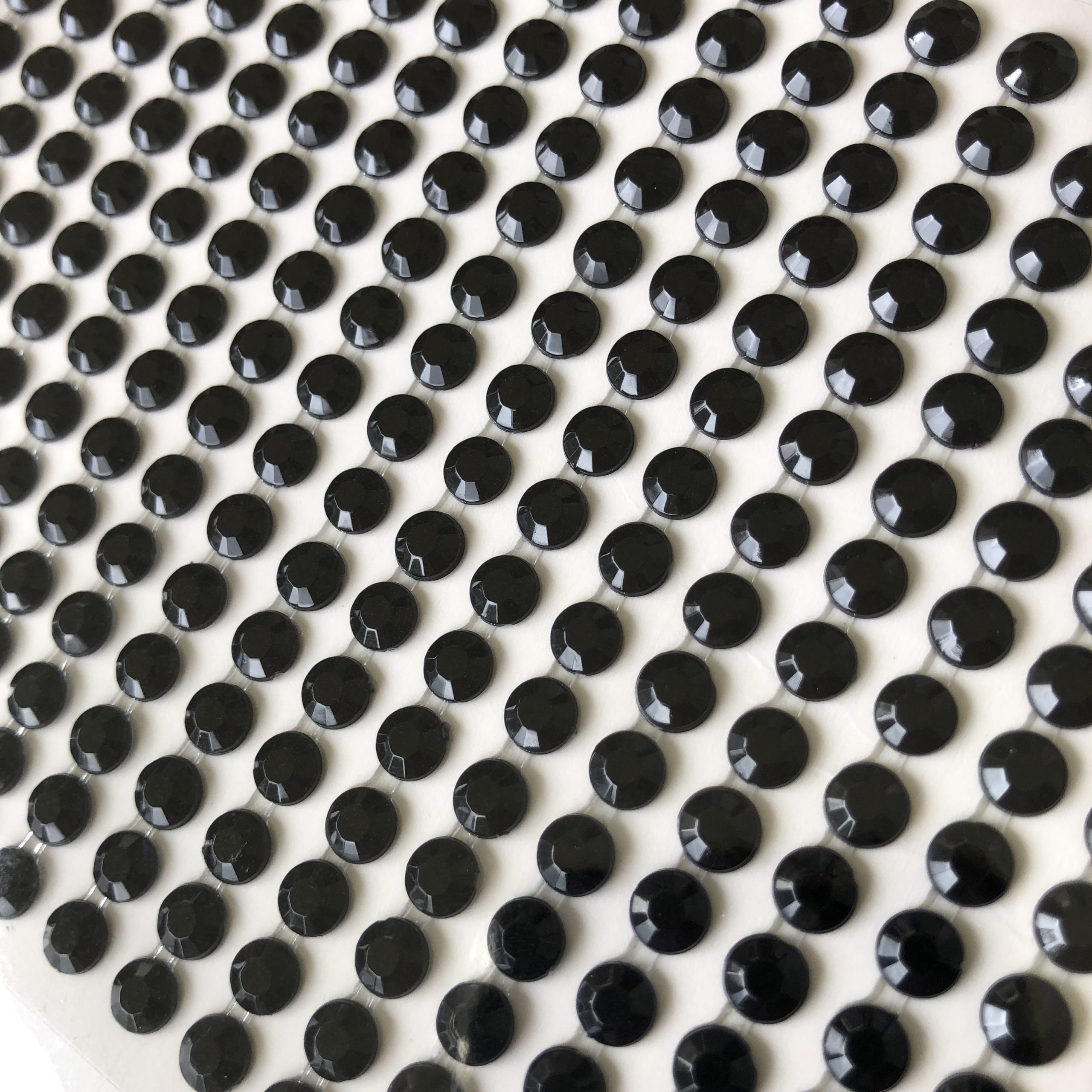 OJOS DIAMANTE NEGRO 2mm - 50und